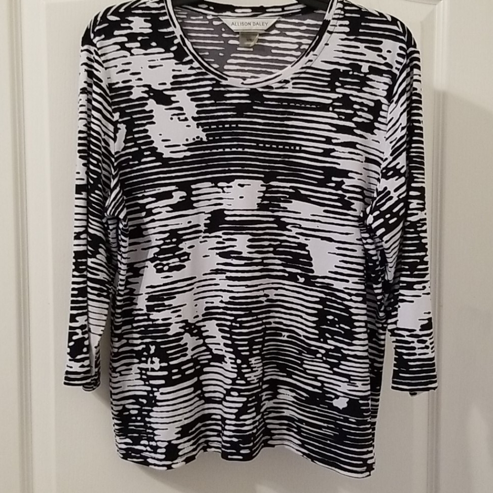⛱️Allison Daley 3/4 Sleeve Black And White Top Size M